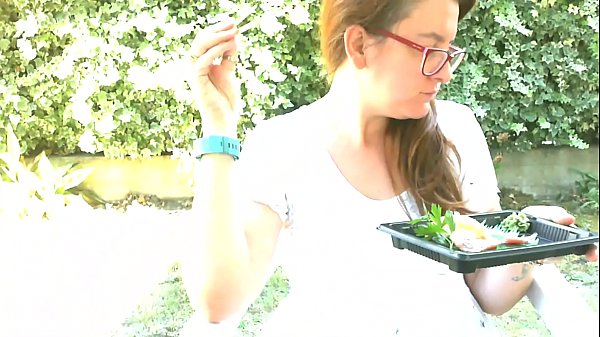Do I eat like a good Japanese pig in the garden want to spy on me?