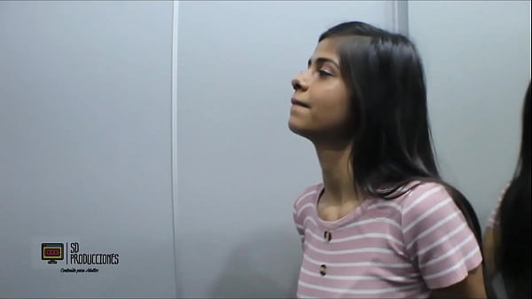 Download Video - Hermanastra&comma; ven y te follo el co&ntilde;o hasta llenarte de leche - Porno en Espa&ntilde;ol-HISTORIA COMPLETA