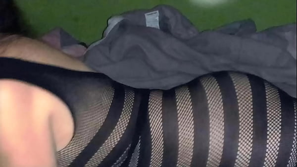 Download Video - O marido da Karla saiu pra beber com os amigos e ela veio pra minha cama