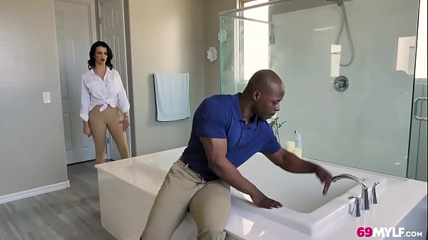 Joslyn James Busty Milf Gets Unexpected Deposit