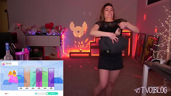 Streamer accidentally showed breast on stream