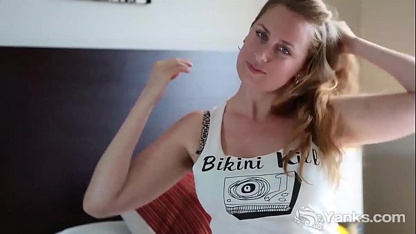 Yanks Nichole Masturbating
