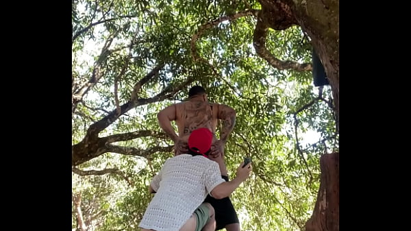 C&acirc;mera escondida comendo o boy no parque da cidade