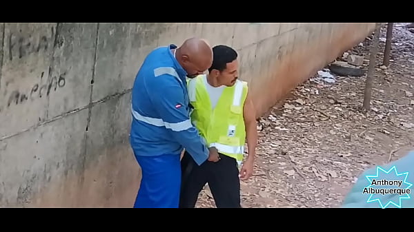 Download Video - Macetei o encarregado da obra e gozei na careca dele filme completo no Red