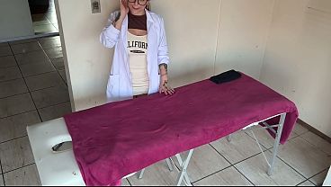 Married masseuse takes off her wedding ring and on her client's milk. 30 sec