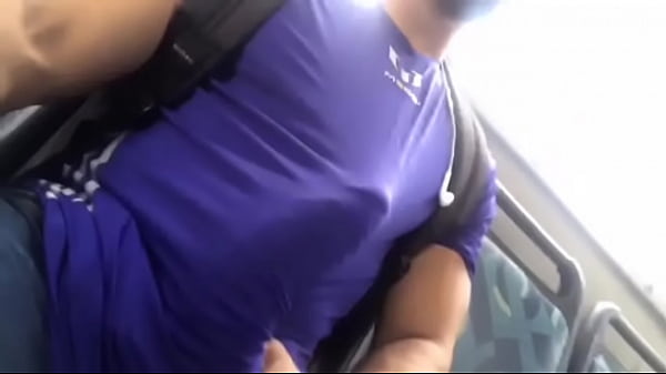 Mec Musclé Avec Grosse Bite Dans Le Bus