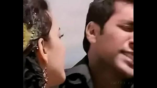Haniska boobs touch by Jayam Ravi in Engeyum Kaadh
