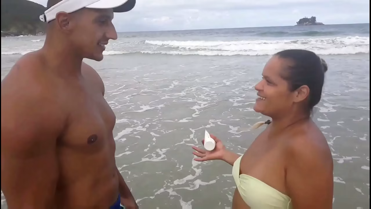 Conheci uma gostosa na praia e me dei bem . Paty Bumbum