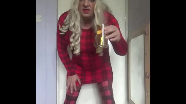 Come film me while i swallow your pee for the w...