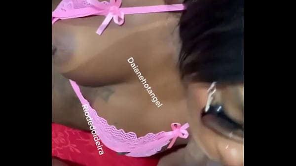 Enquanto eu mamava meu corno riodedoideira me chupava deliciosamente me deixando mais excitada. Tudo isso você encontra ...