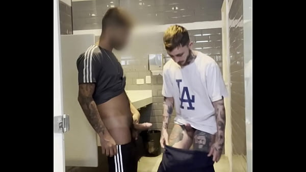 AMIGO BICURIOSO DA FACULDADE ME FUDEU NO PELO N...