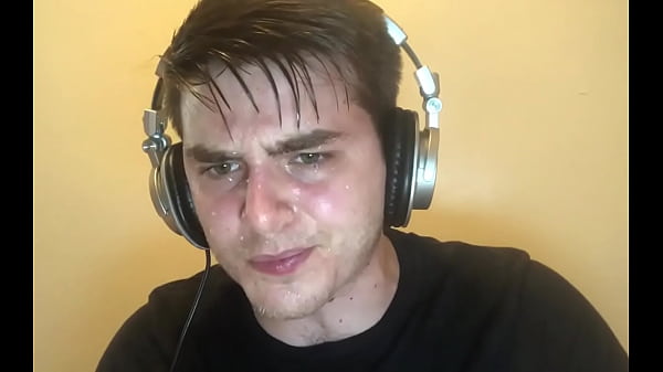 he is so gay playing sonichu game