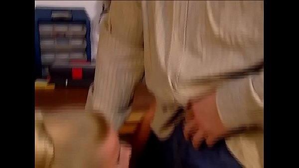 Download Video - Schwester der Freundin in der Garage gefickt  MMV