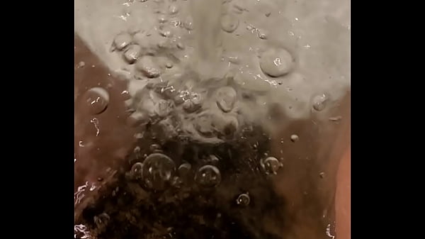 Charlotte Ensartar loves water running on her clit