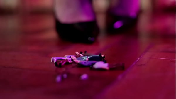 Giantess foot worship
