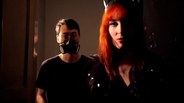 mel fire ruiva e dominadora controlando a moren...