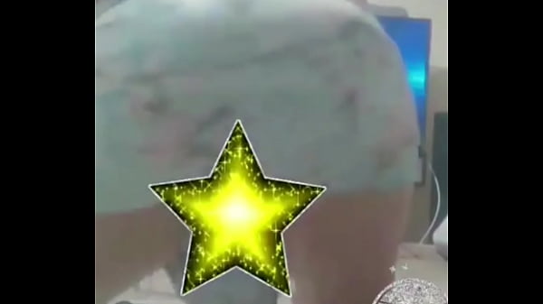 Minha namorada postou no story dançando de vestido