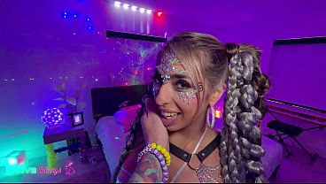 Luna Colombiana Gets Completely Carried Away Inside The DJ's Room!