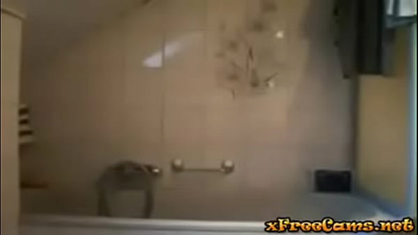 Teen pussy on myexgirl.us tri to masturbate