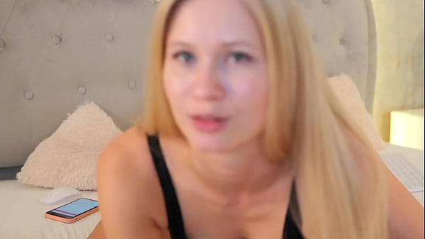 Top 1 model shows her pussy inside