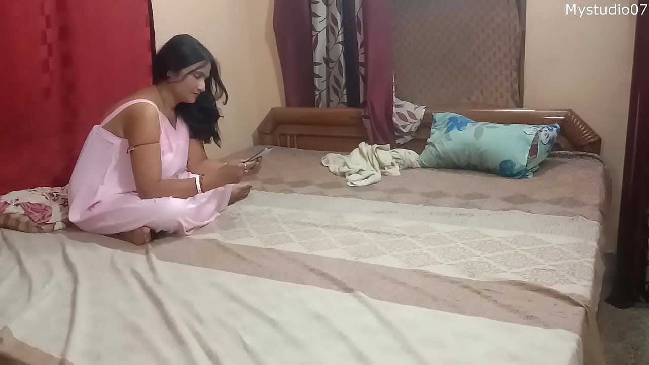 Putting a cock in Sara's pussy (Chut) and pumping it so well, now desi Sara will never forget this fuck (Chudai) with indian big dick of Alex