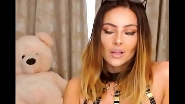 Gorgeous cam model teases on webcam.