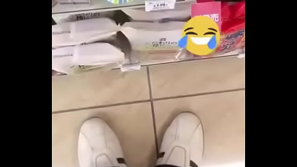A girl pee in a convenience store