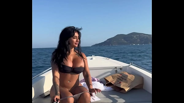 yasmina-brady - SEXO EN BARCO ME LLEVO AL CENTRO DEL MAR Y SE CORRIÓ EN MI CULO- YASMINA KHAN