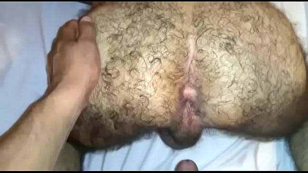 Mariomashot94 en pose de Kamasutra2 enseña culo...