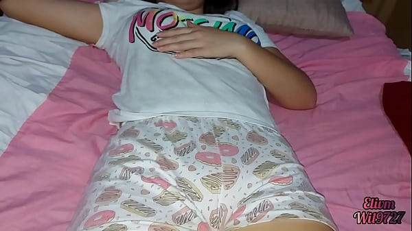 Download Video - xxx desi video casero con mi hermanastra me ense&ntilde;a su co&ntilde;o&comma; lo tiene muy abultado es sorprendente se me hace agua la boca