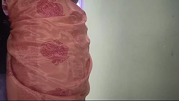 Long Lip Lock Romance with Tongue Kiss – Hot Mallu Couple in Saree Part -1