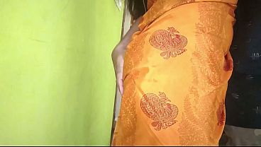 Download Video - Long Lip Lock Romance with Tongue Kiss &ndash; Hot Mallu Couple in Saree Part -1