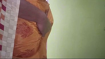 Long Lip Lock Romance with Tongue Kiss – Hot Mallu Couple in Saree Part -1