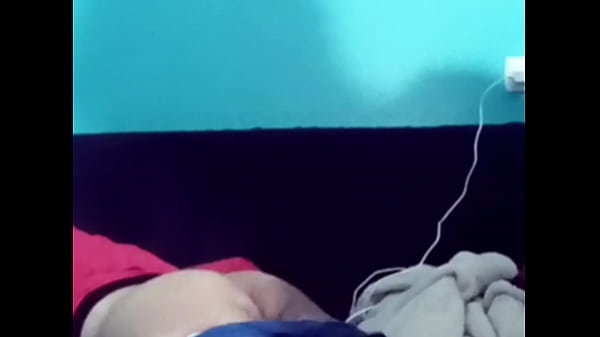 Download Video - Pierde apuesta y se tiene que dejar depilar&comma; pero lo terminan follando