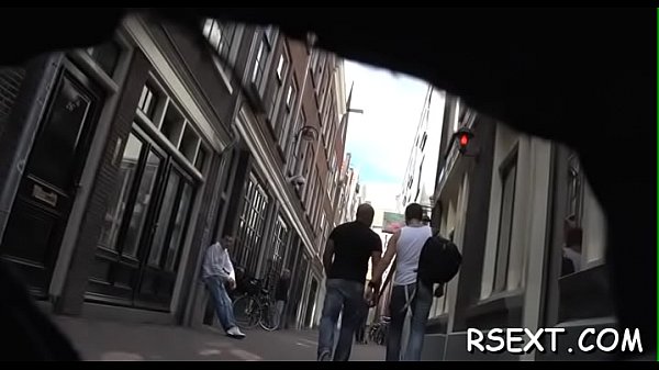 Hottie takes it up the wazoo