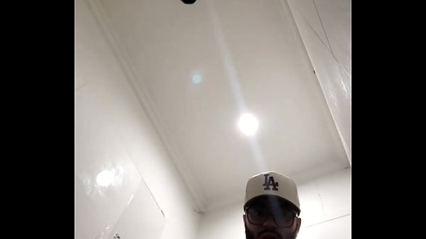 SELFIE LEAK: Solo Guy&rsquo;s Risky Hookup in a Priva...