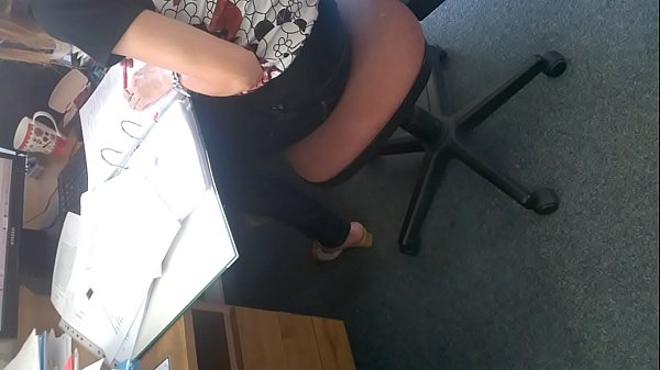 Caméra Cachée Enseignant Avec Des Pieds Très Sexy