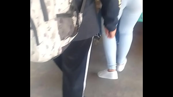 RICH BUTTOCKS ON THE STREET