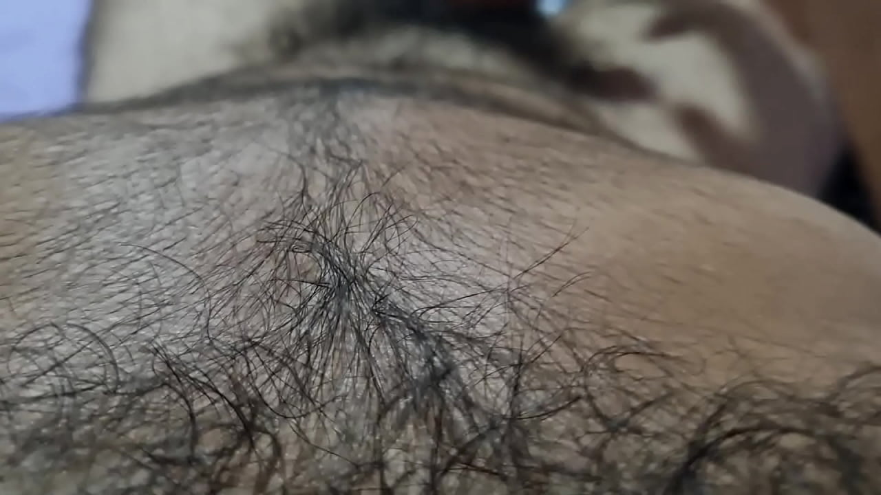 Chico peludo gimiendo y masturbándose (usa auriculares), auto gimiendo, jajaja
                   latina amateur homemade solo public gay stud bear beard male stripper long hair hairy armpits armpit fetish muscular body very long hair muchos negros