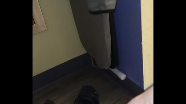 Hongerige Hoer Zuigt, Strookt & Rookt Haar Weg Naar Ekstase