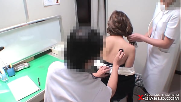 Pregnant women with large areolas and stomachs, palpation, echo, and internal examination table are all seen.