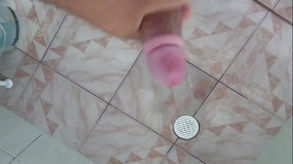 Batendo uma antes do banho