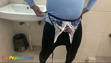 義姉は口を濡らしたまま、私を浴室で見つけた。