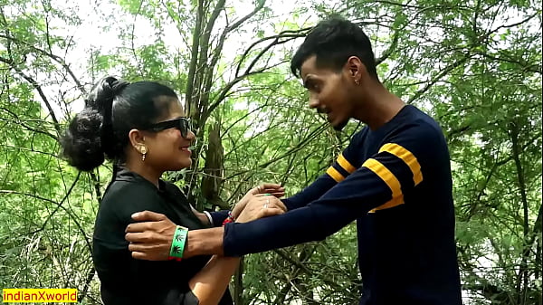 Indianxworld - Indian desi Beautiful Bhabhi outdoor romance! Indian Desi Rough Sex
