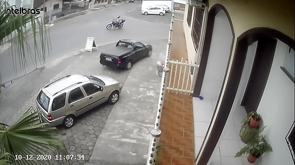 Mann Geht Nackt Durch Die Straßen Von Joinville – Teil