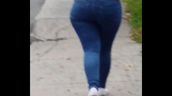 Big ass walking montteal grosses fesse طيز مبير ترمة latino perfect
