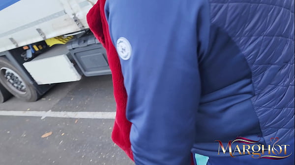 Download Video - Une milf salope s'exhibe sur un parking a poid lourd et ce fais baiser par un routier