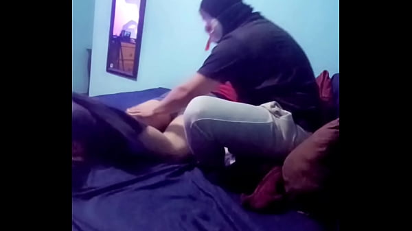 Download Video - Mi vecino me coge cada que esta caliente pt1