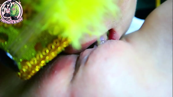 Even though my pussy stinks, I'll lick it for you. NiNew Thai