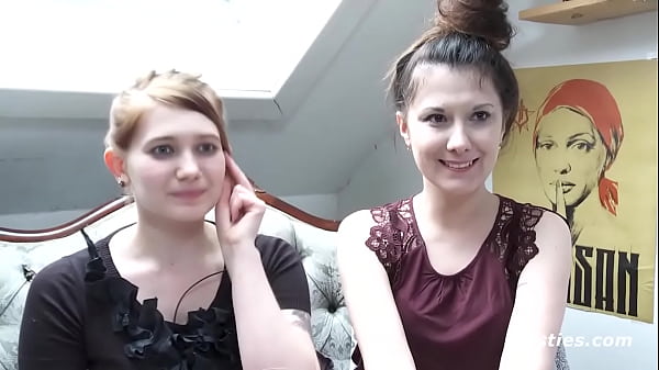 Ina Et Maria S'amusent Entre Lesbiennes
